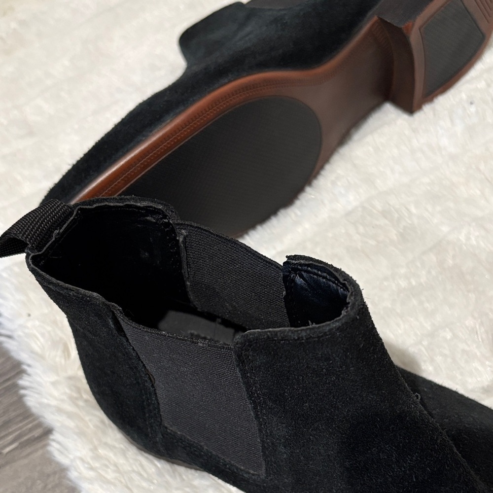 ASOS Design Chelsea Black Suede Ankle Boots - Picture 7 of 8